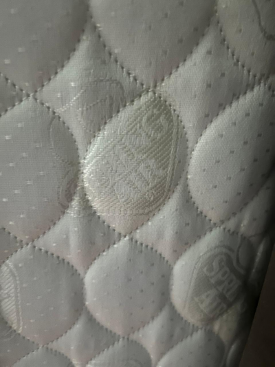         Colchon QUEEN SIZE Usado                