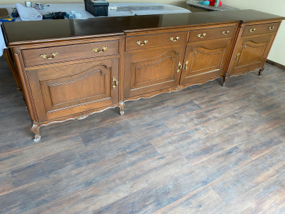 Paquete de muebles: Comedor, librero, vitrina, credenza, sillón