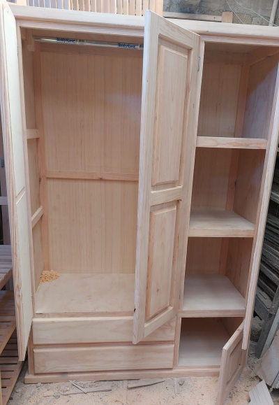 Ropero de madera 
