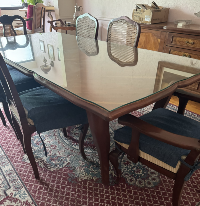 Comedor trinchador y 8 sillas