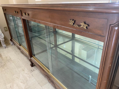 Paquete de muebles: Comedor, librero, vitrina, credenza, sillón