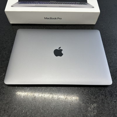 MacBook Pro 2020.Touch Bar.Touch Id.M1.16gb.512gb
