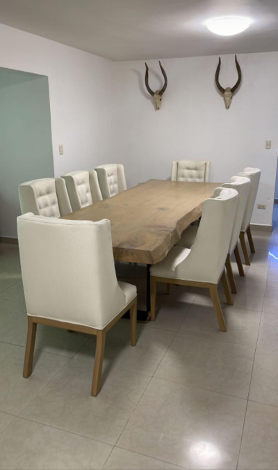 Comedor con 8 sillas