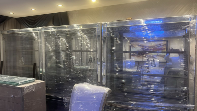 comedor piel de cocodrilo 10 personas con 3 vitrinas y luz 