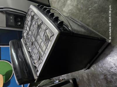 Estufa MABE Color negro