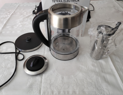 Tetera Eléctrica digital touch marca kuken   (seminueva)