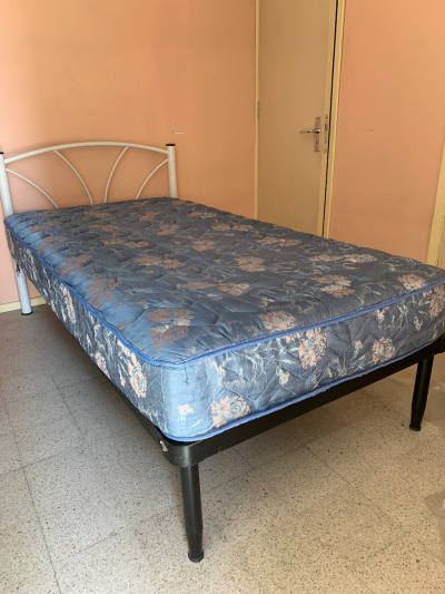 Cama tamaño individual con base reforzada