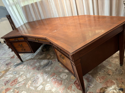 Escritorio Grande de Madera Clásico