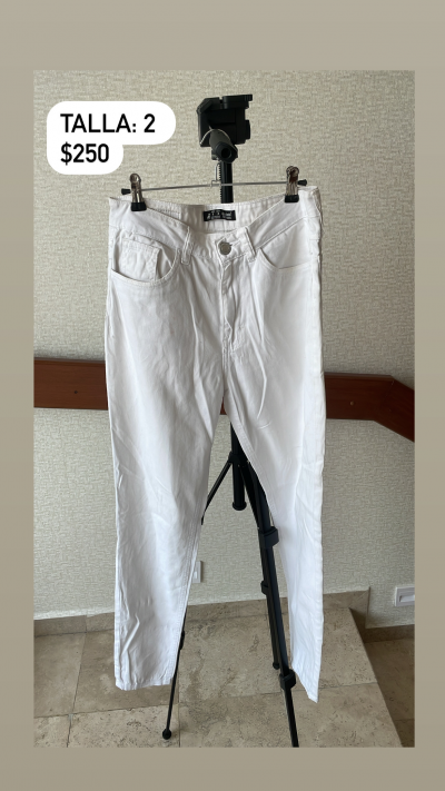 Pantalones y jeans de mujer talla chica y mediana 