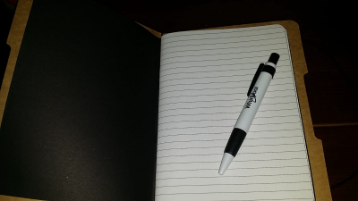 Libreta con pluma