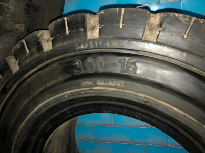 dos LLANTAS PARA MONTACARGAS, SOLIDEAL 300-15