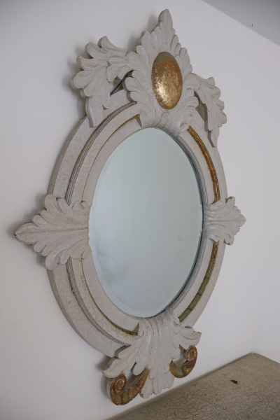 Credenza decorativa con espejo – Estilo ecléctico