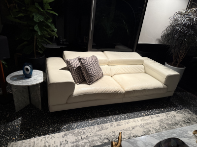 Dos sillones de piel marca Boal 