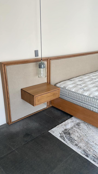 Cama King Size con base, cabecera y 2 buros