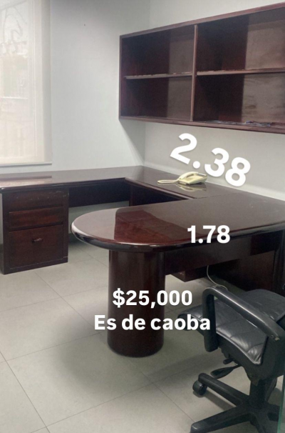 Escritorio de madera con estanteria incluida 
