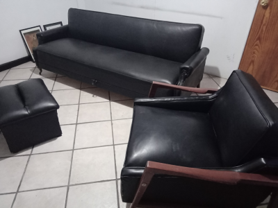 Sala en caoba forrada en piel 3 piezas 