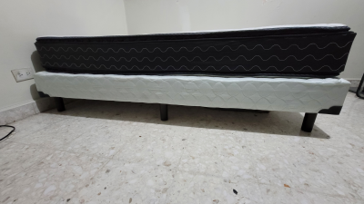 Colchón y base de cama matrimonial