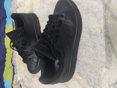 cinco pares de tenis semi nuevos 