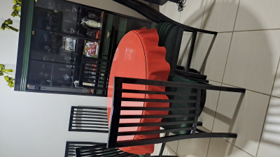 Comedor redondo 6 sillas c/ vitrina para copas 3 entrepaños, 2 cajones y 2 puertas 