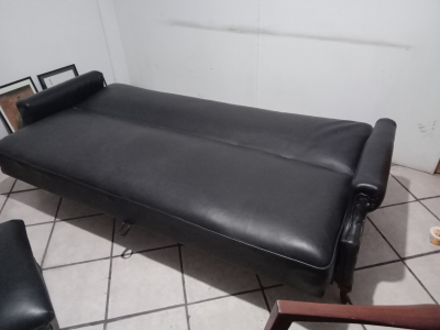 Sala en caoba forrada en piel 3 piezas 