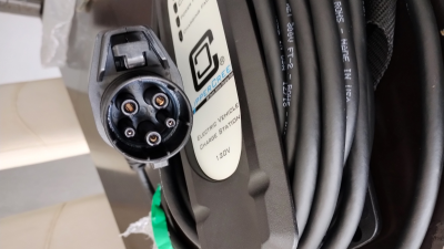 Estacion de carga portátil para auto eléctrico e híbrido enchufable 