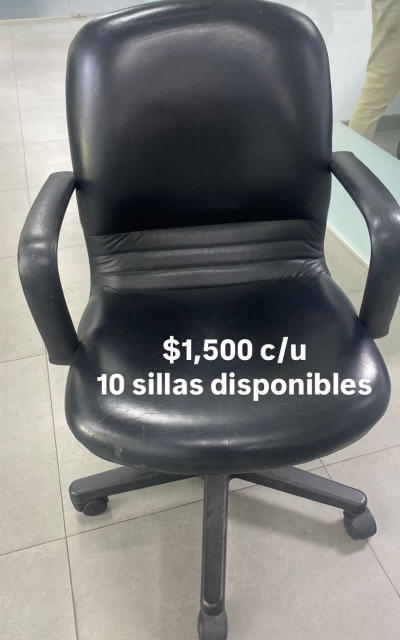 silla negra de piel
