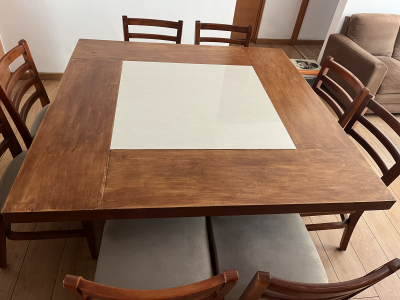 Comedor de madera con mármol para 8 personas