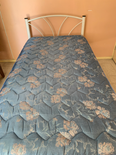 Cama tamaño individual con base reforzada