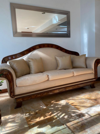 vendo sala, comedor, cristalero, bufetero, recamara y un espejo 