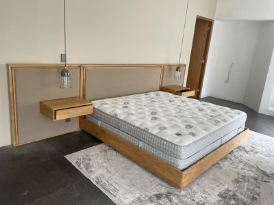 Cama King Size con base, cabecera y 2 buros