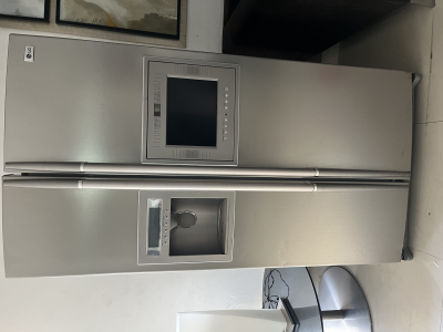 Refrigerador LG con televisor usado