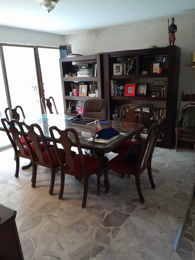 comedor con 7 sillas madera fina