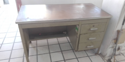 ESCRITORIO METALICO USADO 
