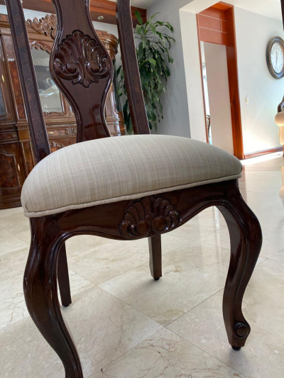 vendo sala, comedor, cristalero, bufetero, recamara y un espejo 