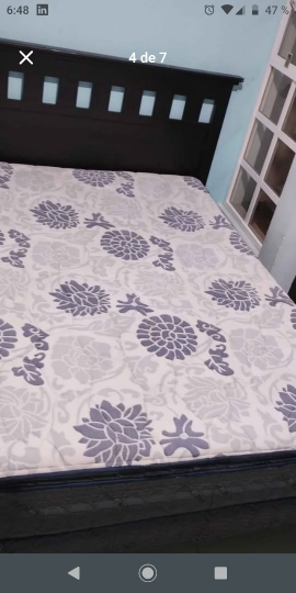 Colchón y cama matrimonial Restonic