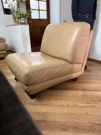 Set de sala con dos sillones, marca Tutto Pelle