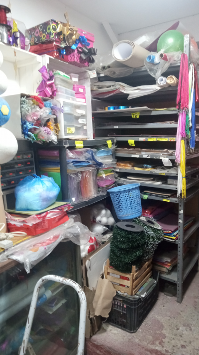 Papelería con mobiliario (venta no traspaso)