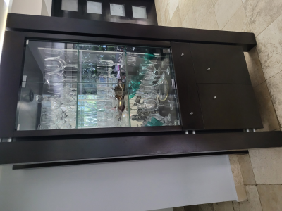 Comedor con 8 sillas y dos trincheros