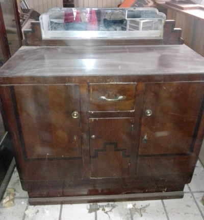 VITRINA CON ESPEJO