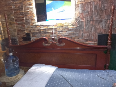 Cabecera clásica de caoba 