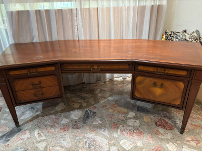 Escritorio Grande de Madera Clásico