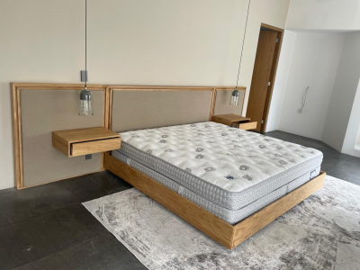 Cama King Size con base, cabecera y 2 buros