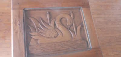 Juego de mesas, de centro y lateral talladas con vidrio