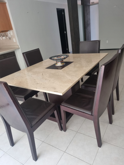 Comedor 6 sillas (piel), mesa rectangular cubierta de mármol 