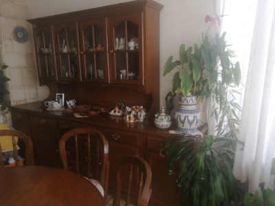 Comedor con 8 sillas y vitrina