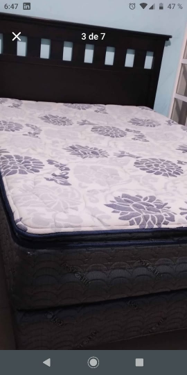 Colchón y cama matrimonial Restonic