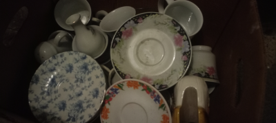 Tazas y platos 
