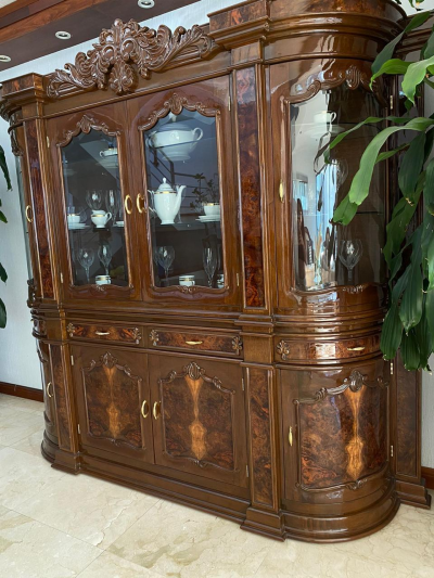 vendo sala, comedor, cristalero, bufetero, recamara y un espejo 
