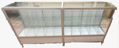 Vitrina de alumunio y vidrio 