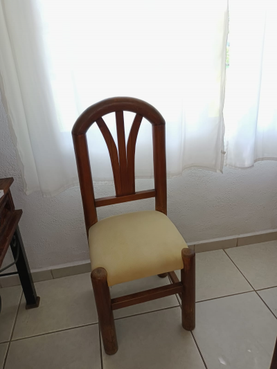 cuatro sillas de comedor rústicas tapizadas